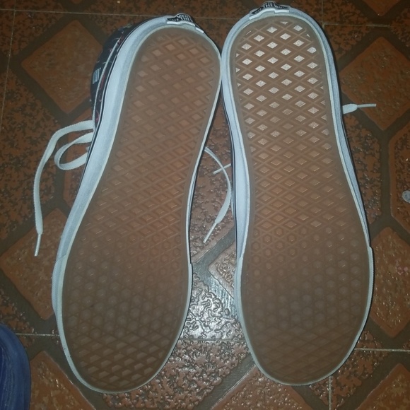 Van's - Picture 2 of 6